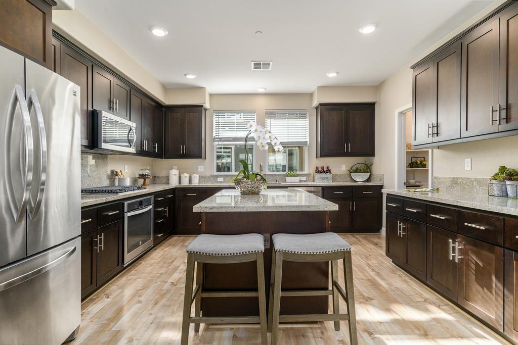 a13cc2014f20f95ada2de008a19a3c22l-m641859006od-w1024_h768